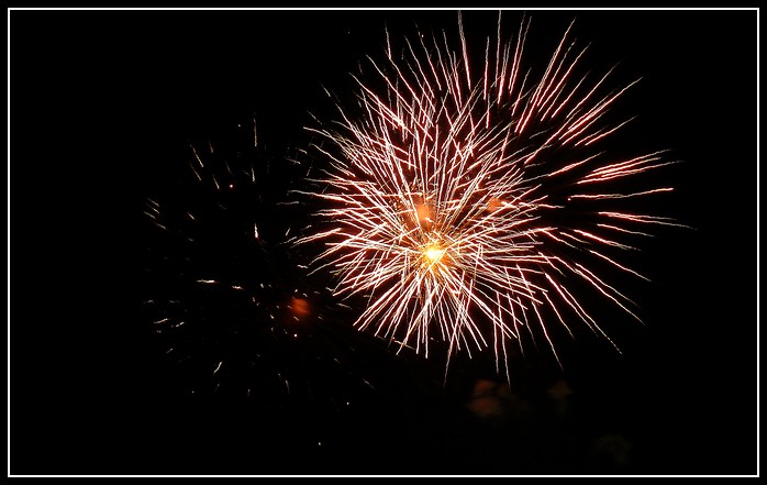 http://lyrks.free.fr/FZ8/Fireworks/Cournon%2007/6.jpg